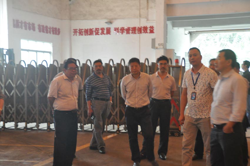 四川省乐山峨边县领导一行莅临mingbo明博(中国)参观指导