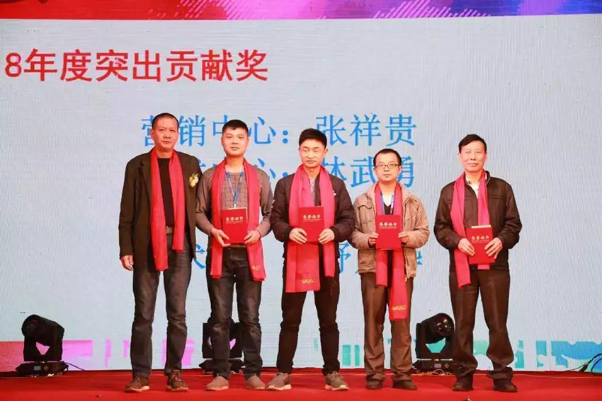 “党领合作共发展 众聚匠心铸品牌”mingbo明博(中国)主题年会隆重举行