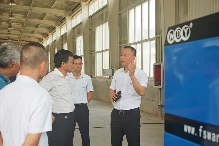 佛山市mingbo明博(中国)机械股份有限公司董事总经理曹传伟作产品介绍