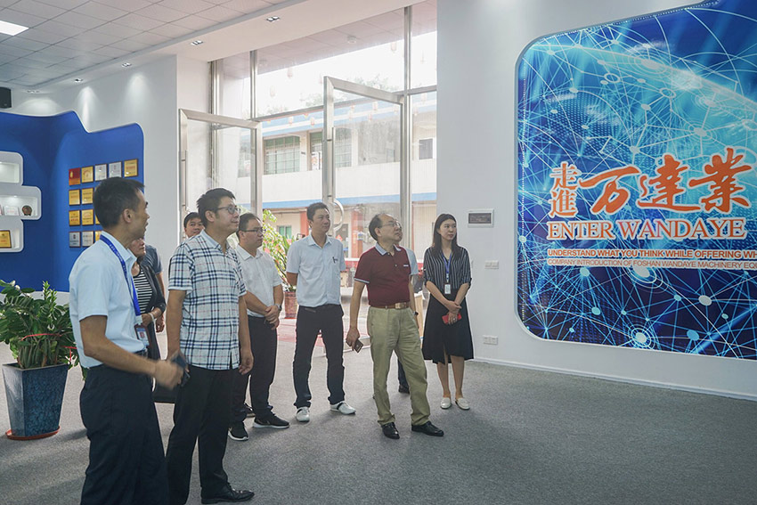 专家组参观mingbo明博(中国)多功能展厅